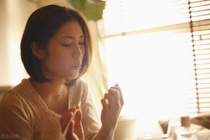 结婚以后还对别的人动情，是不是傻？-挽忆情感