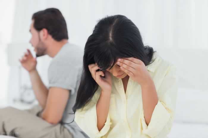 所有无理取闹的女人背后，都是在努力被看见_嘉待情感
