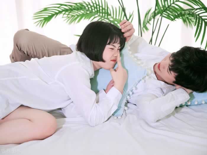 恋爱冷战了，5个小技巧，就可以让对方先低头哄你_嘉待情感