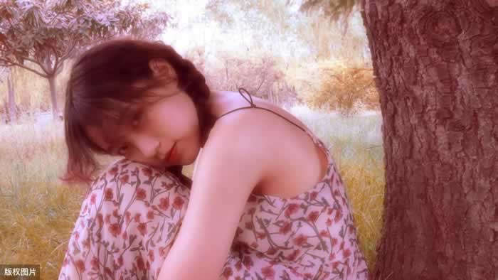 在感情里很“作”的女孩，其实都藏着“自卑情结”_嘉待情感