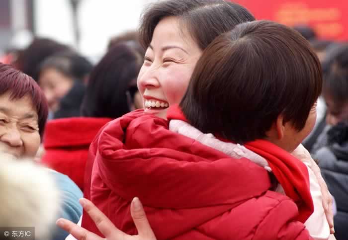 不管是不是你的女人，有这三个表现，她绝对是爱你的_嘉待情感