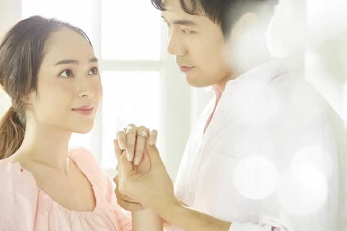 婚姻平淡期，女人哪些行为会让男人再次动心？-挽忆情感
