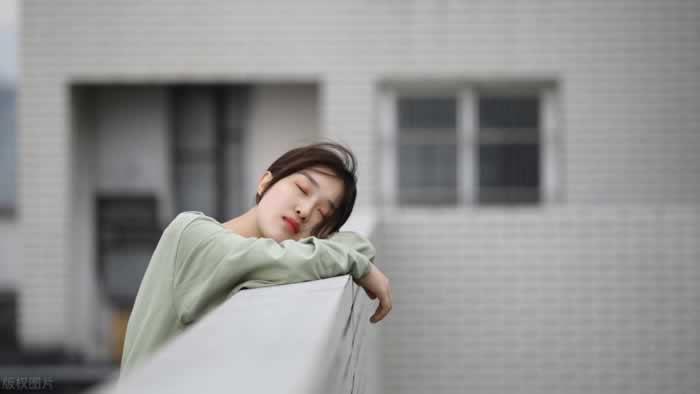 夫妻分居两地，如何解决距离危机？剖析男人分开时候的想法-挽忆情感