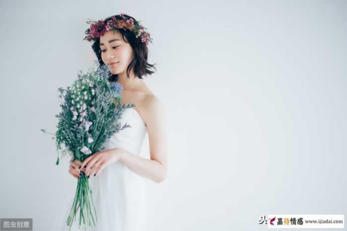 谈了一个男朋友，因为自己离过婚，内心感到特别自卑_嘉待情感
