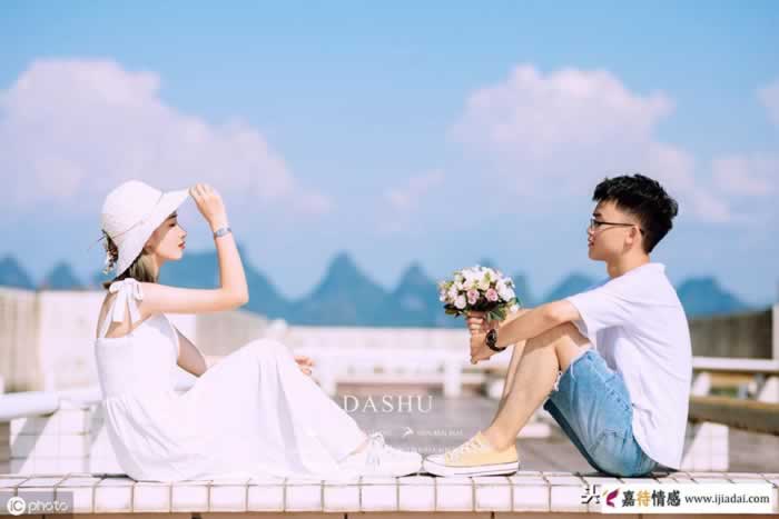 我妈找人给我算命，说我男朋友30岁时有桃花运，我应该和他分吗？-挽忆情感