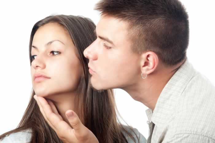 伤透了女友的心该如何挽回？快速挽回女朋友的方法_嘉待情感