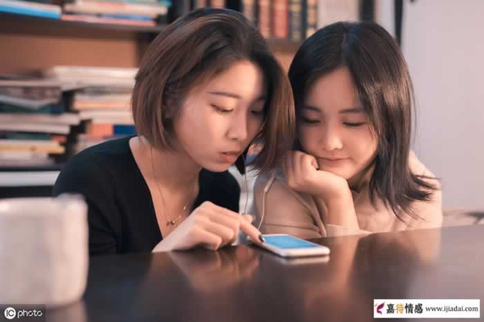 两性情感，一个女人对你有这三种表现，那么就是爱到骨子里了_嘉待情感