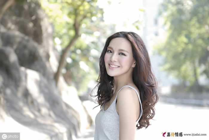 一个有钱，一个有颜值，两个女人你会怎么选？男人也一样现实_嘉待情感挽回