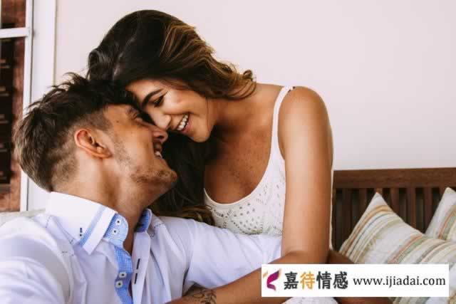 和女人聊天，男人用这样的开头白，成功撩动女人心_嘉待情感