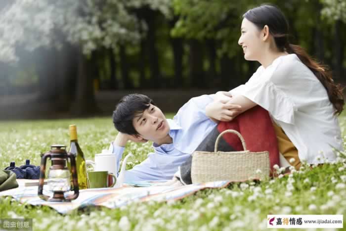这么回你消息的女人，不是心里没你，而是爱你_嘉待情感