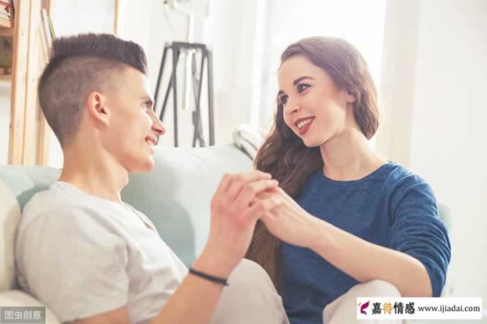 女生的这些“身体语言”，往往说“不要”其实是“要”_嘉待情感